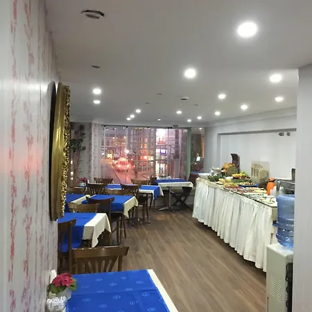 Omega Luxx Hotell 3*