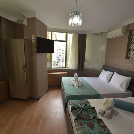 Omega Luxx Hotell 3*